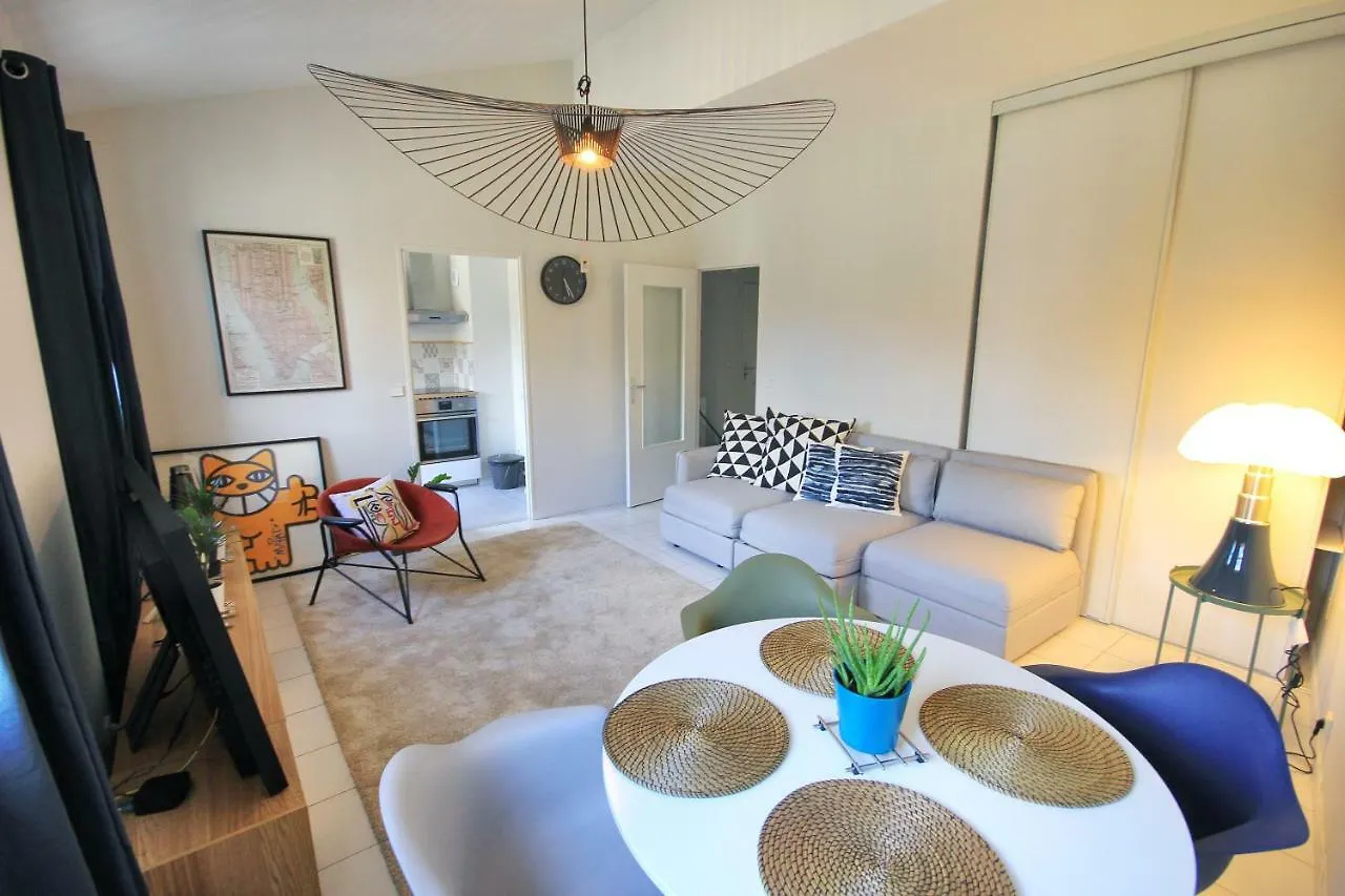 Limas - Appartement Avignon Centre 0*,